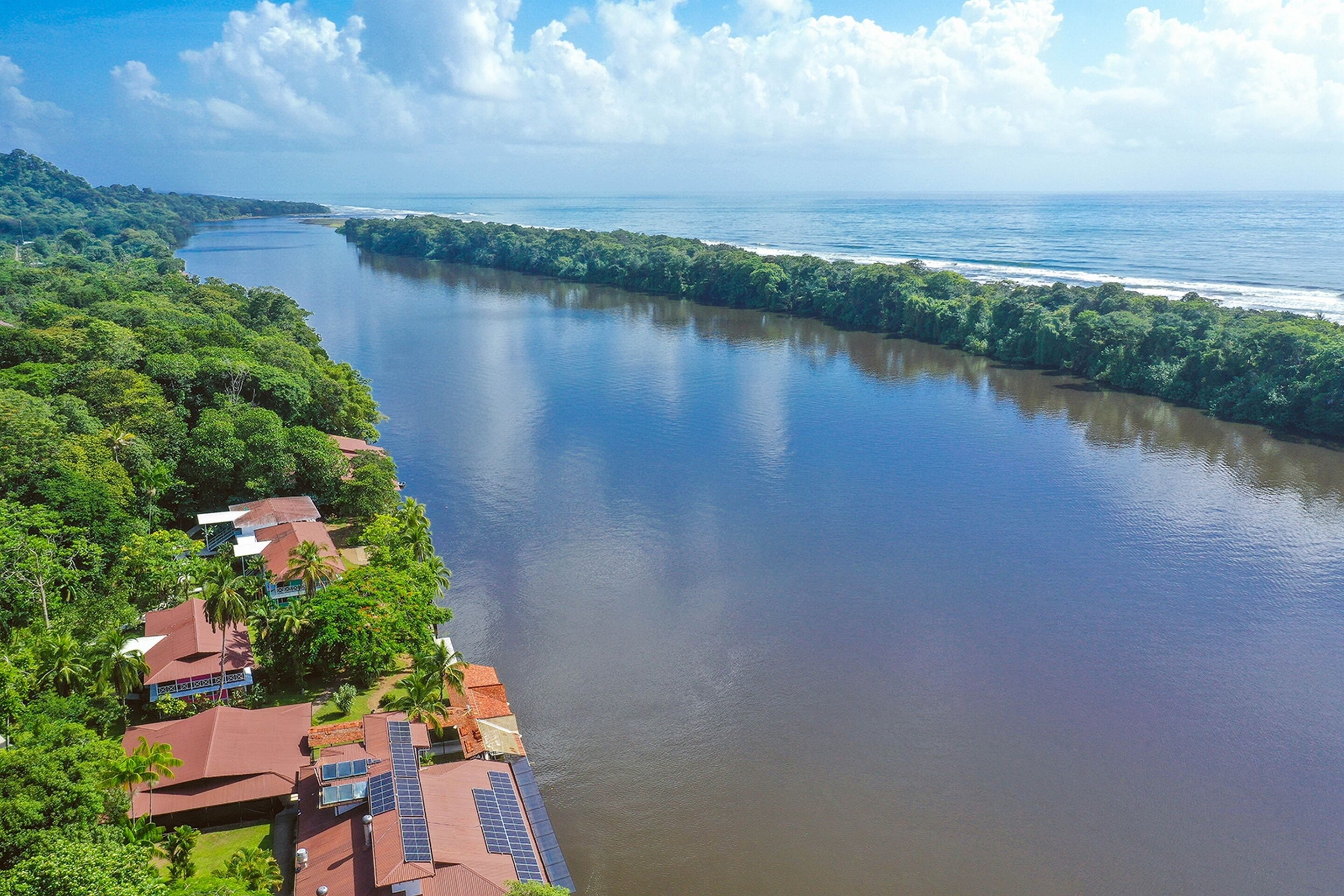 Tortuga Lodge and Gardens by Böëna