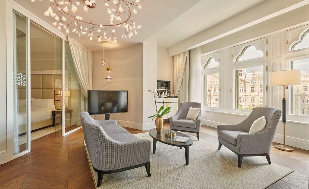 Parisi Udvar Hotel Budapest en su destino