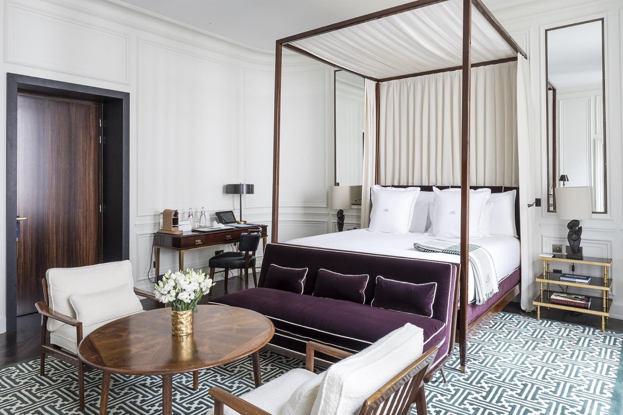 J.K. Place Paris en su destino