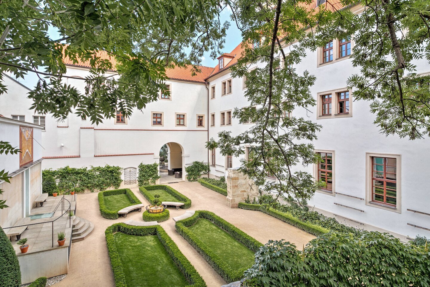 Augustine a Luxury Collection Hotel en su destino