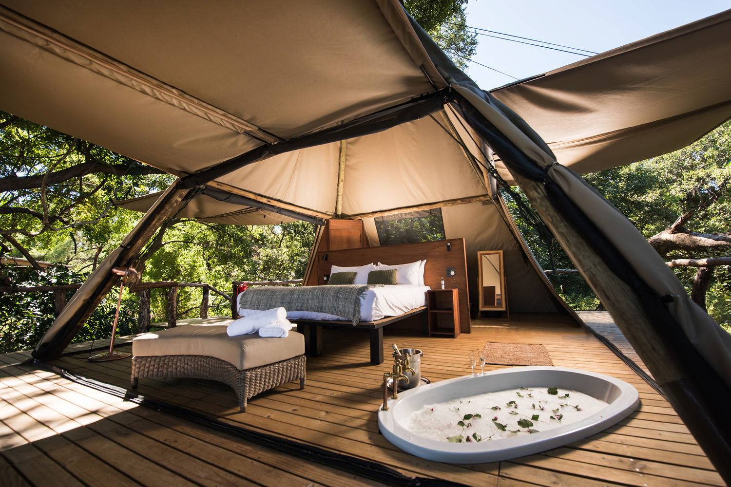 Shawa Luangwa Camp en su destino