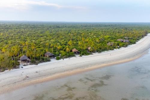 Saadani Safari Lodge en su destino