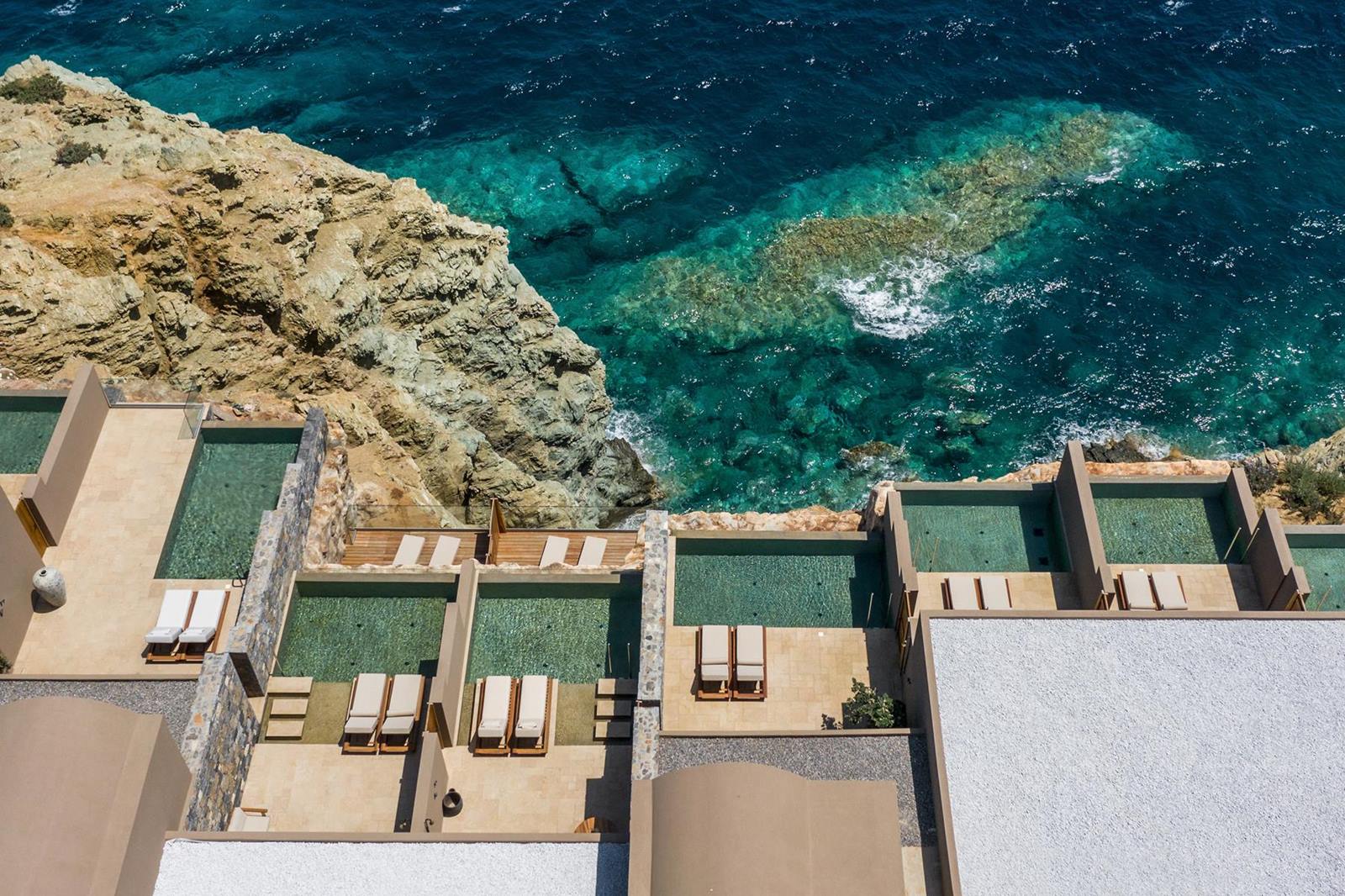 Acro Wellness Suites Adults Only en su destino
