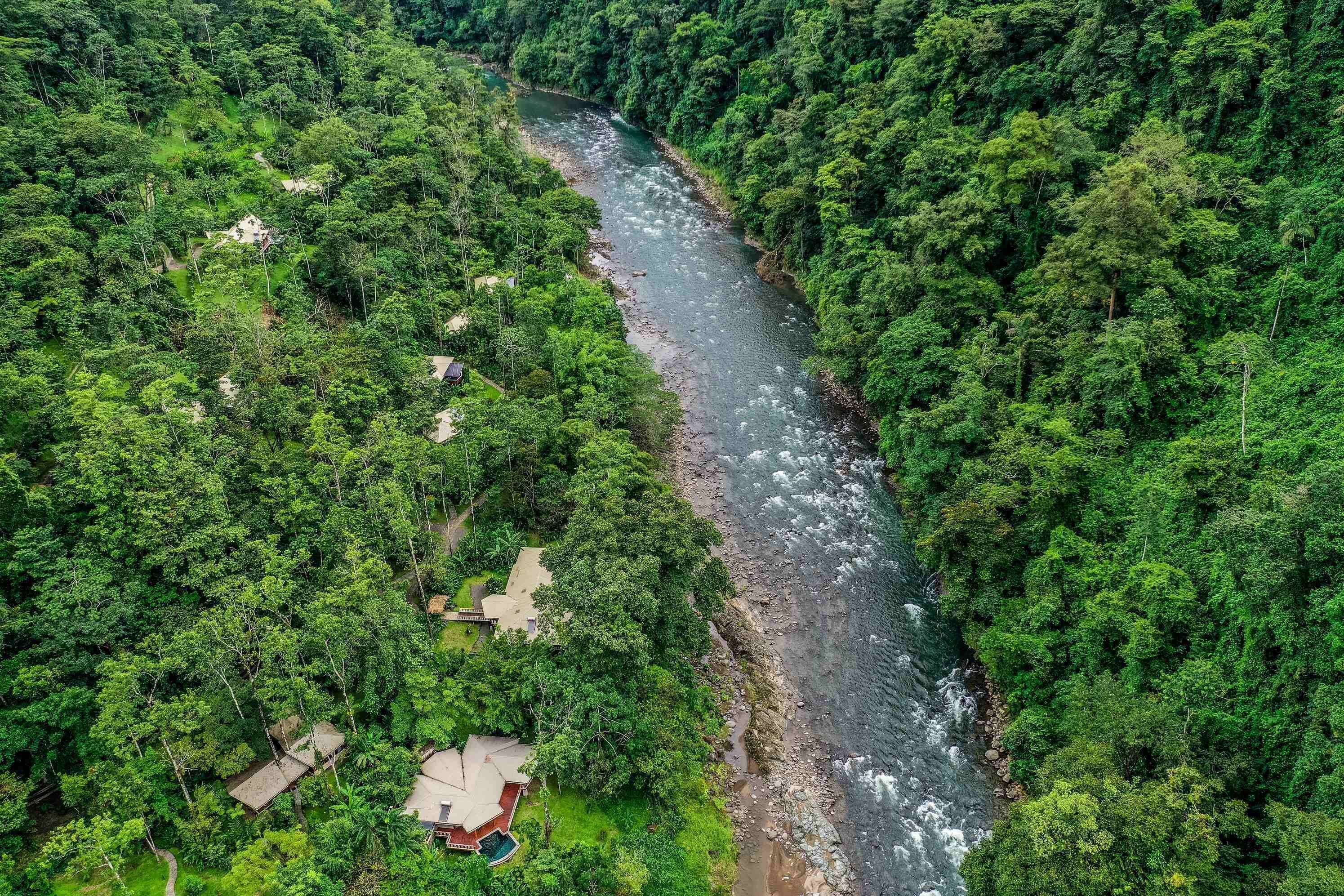 Pacuare Lodge by Böëna en Rio Pacuare