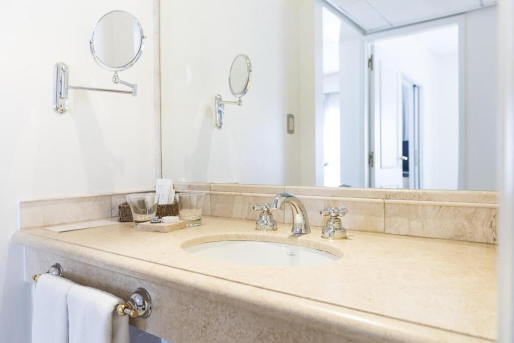 Loi Suites Recoleta Hotel