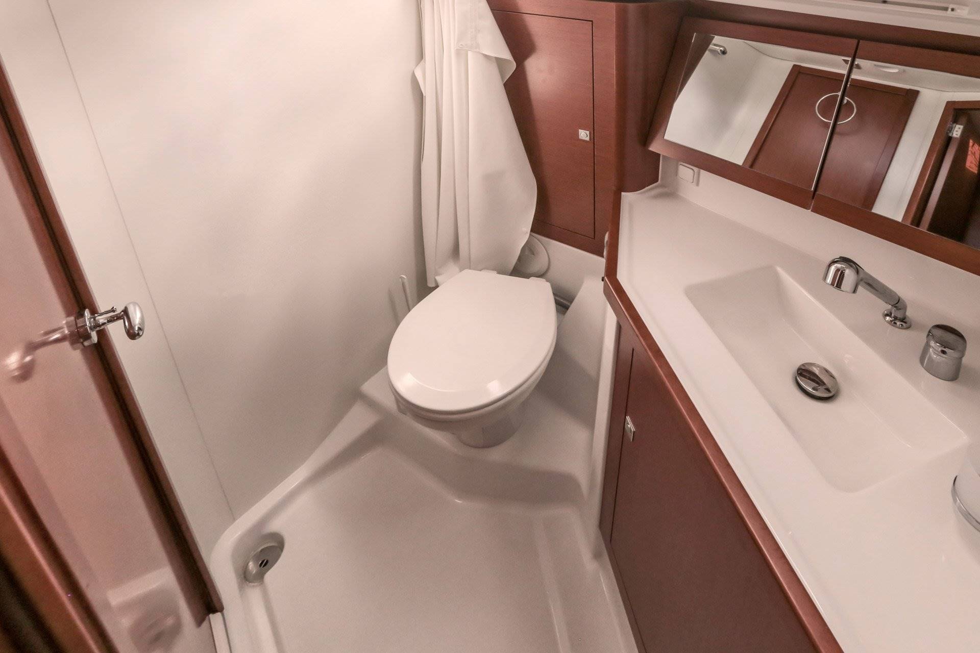 Velero Oceanis 45 en Montenegro