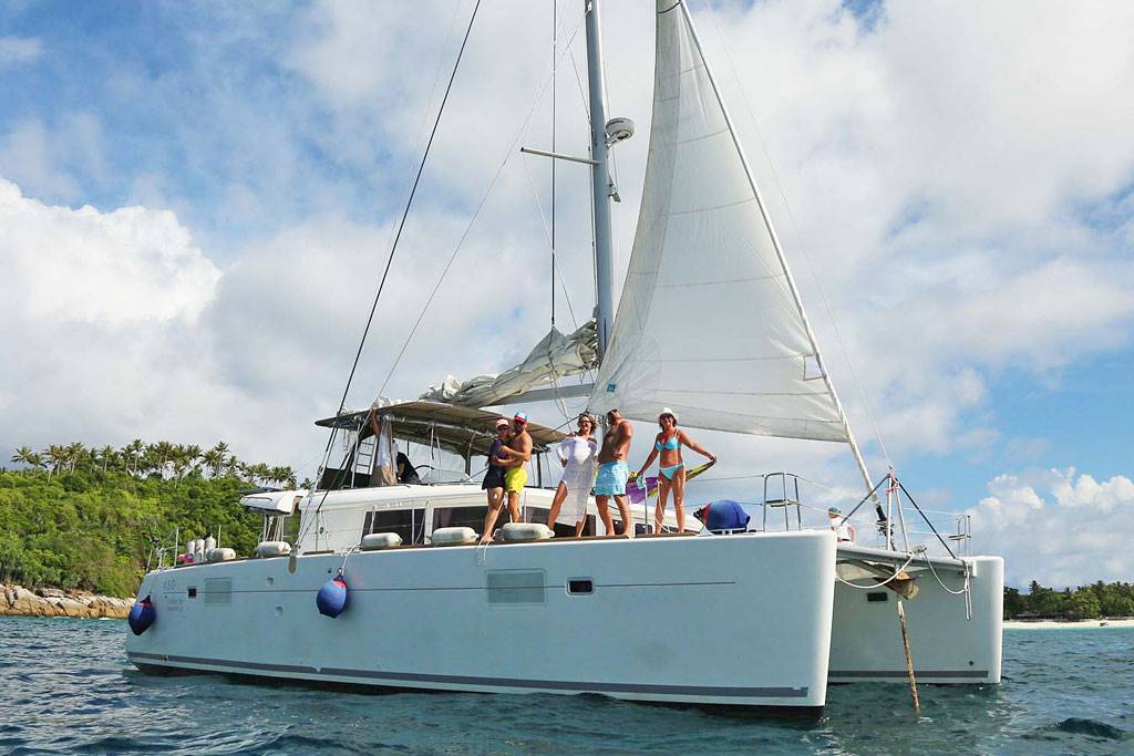 Catamarán Privado Lagoon 450F