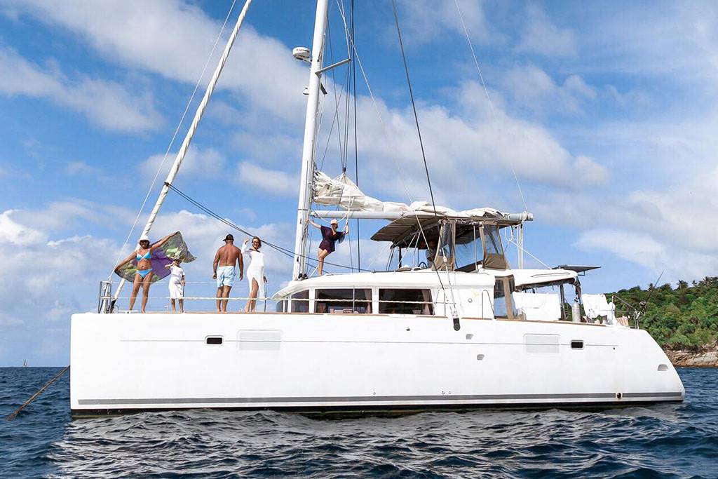 Catamarán Privado Lagoon 450F
