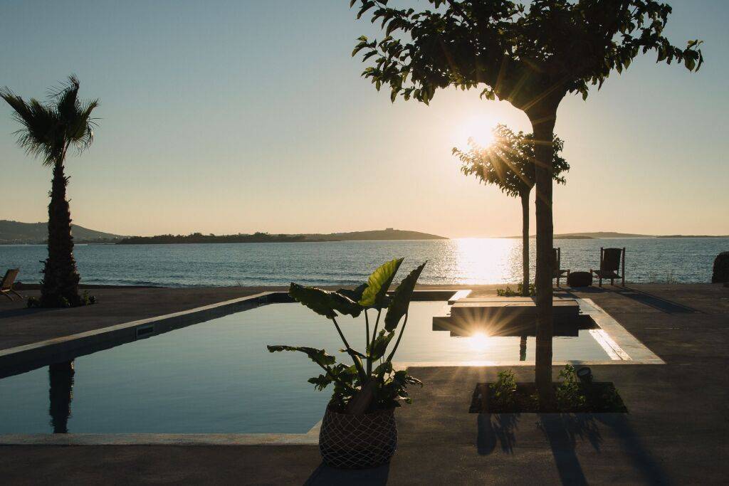 Seesoo Paros Beachfront Resort 