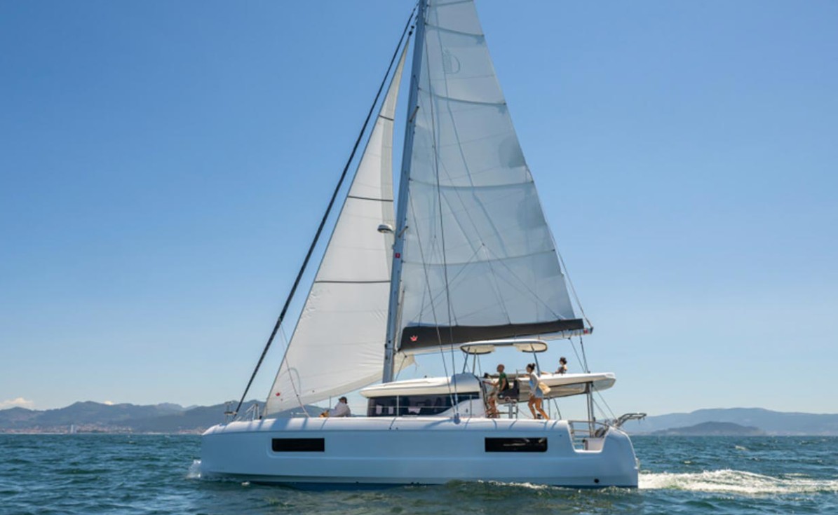 Catamaran Pirvado Lagoon 43 en Greece