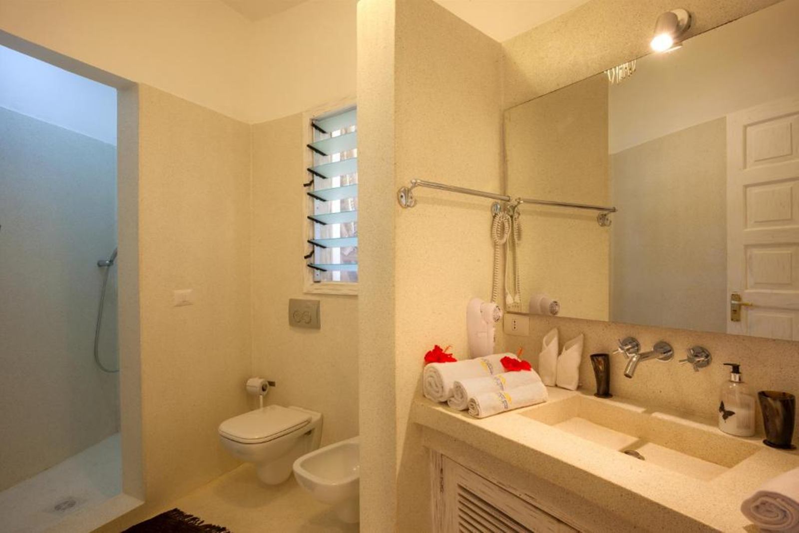 Leopard Point Luxury Beach Resort & Spa en su destino
